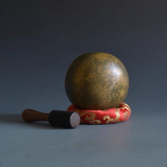 Handmade Tibetan Brass Singing Bowl – Long Resonant Dharma Bell for Meditation & Altar (4.72 inch) - Image 3