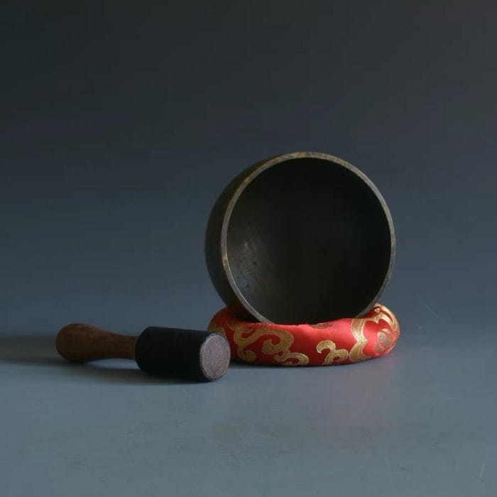 Handmade Tibetan Brass Singing Bowl – Long Resonant Dharma Bell for Meditation & Altar (4.72 inch) - Image 4