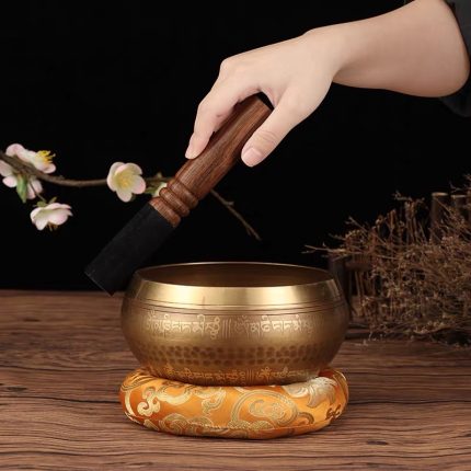 Tibetan-Singing-Bowl-with-Six-Syllable-Mantra-–-For-Meditation-Yoga-Energy-Healing3