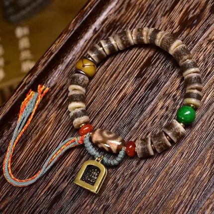 Tibetan-Yak-Bone-Bracelet-with-Agate-Dzi-Sherpa-Beads-–-Single-Loop-Sacred-Wrist-Mala